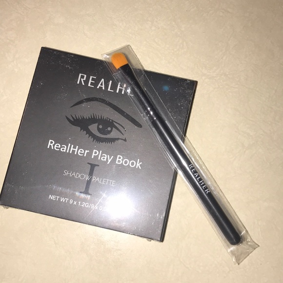 REAL HER EYESHADOW PALLET AND CREAM BRUSH - Picture 3 of 3